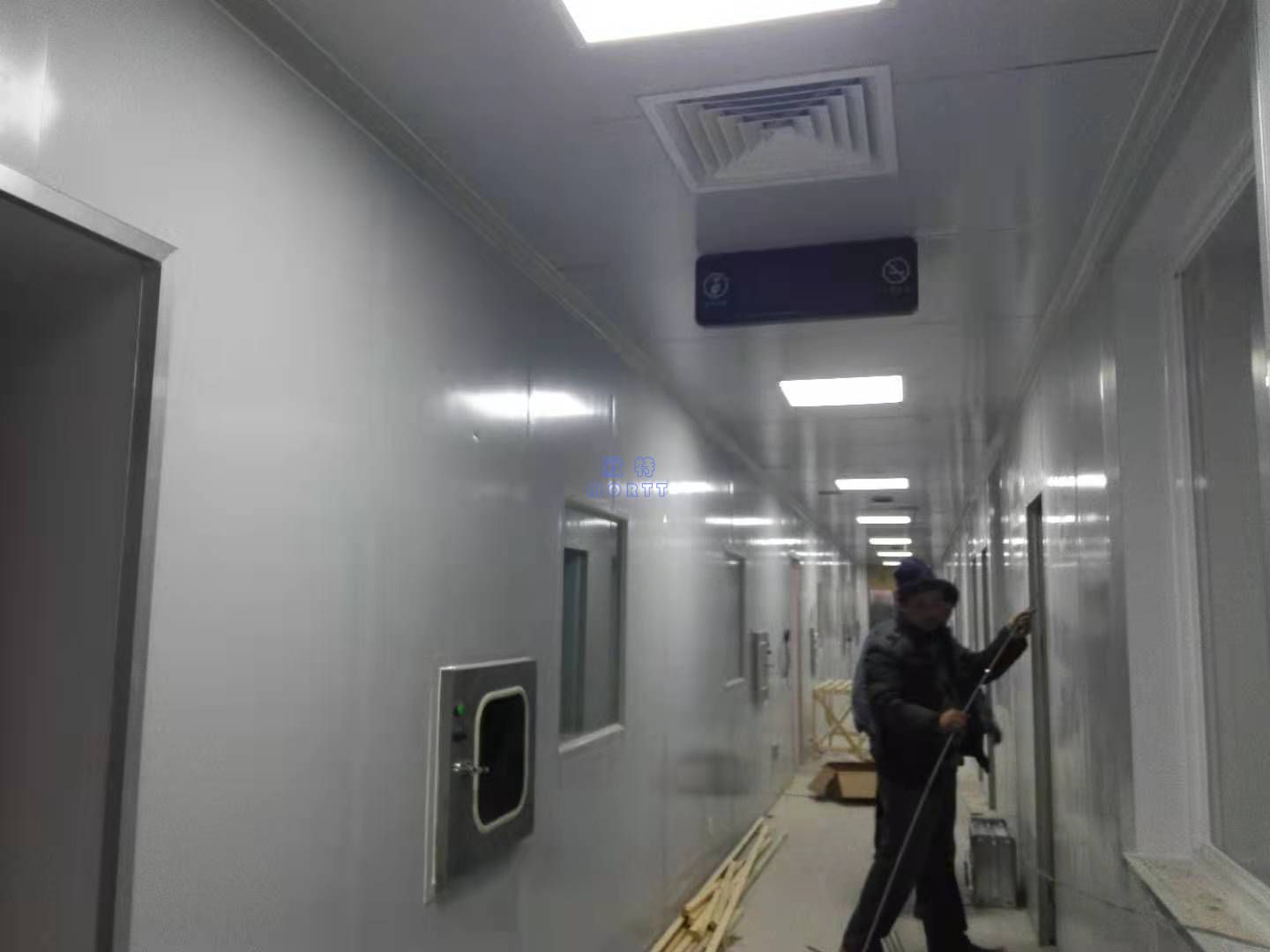 我公司為海拉爾醫(yī)院PCR實(shí)驗(yàn)室提供和安裝凈化空調(diào)機(jī)組驗(yàn)收完畢(圖3)